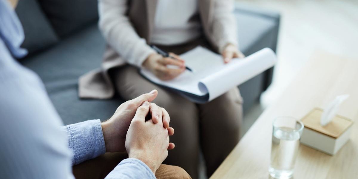 What Does the Alcohol Detox Process Look Like_ a man asks a therapist about the alcohol detox process at an alcohol detox center in spokane washington