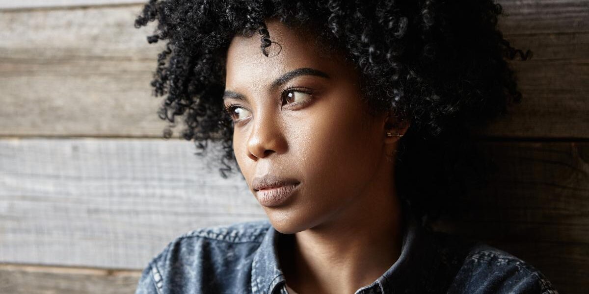 Can You Have a Seizure from Alcohol Withdrawal a woman leans against a wall and thinks about the symptoms of alcohol withdrawal seizure